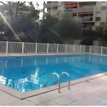 Grand Dans Résidence Avec Piscine Appartement