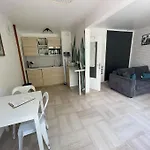 Grand Dans Résidence Avec Piscine Appartement Hyères
