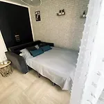 Grand Dans Résidence Avec Piscine Appartement