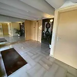 Grand Dans Résidence Avec Piscine