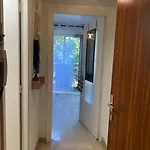 Grand Dans Résidence Avec Piscine Appartement