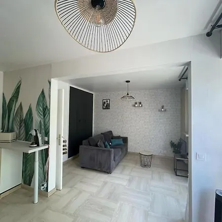 Apartment Grand Dans Avec Piscine