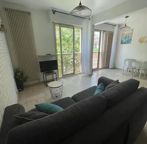 Grand Dans Avec Piscine Hyères