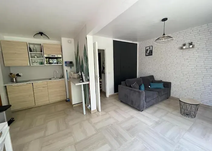 Grand Dans Avec Piscine Apartman *