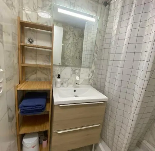 Grand Dans Avec Piscine