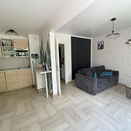 Grand Dans Avec Piscine Апартаменты *