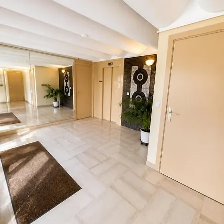Lejlighed Grand Dans Avec Piscine