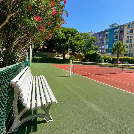 Grand Dans Résidence Avec Piscine * Hyères