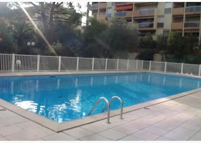 Grand Dans Avec Piscine Apartment