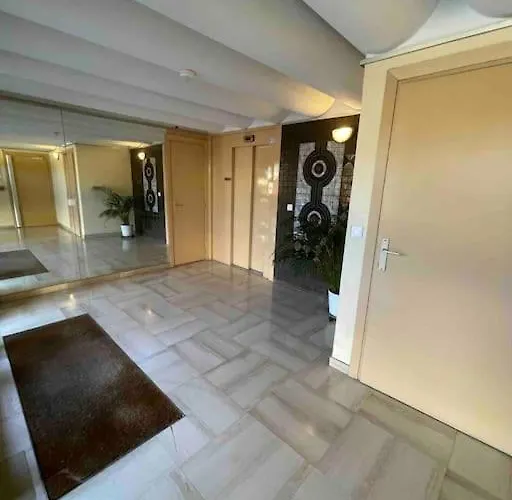 Grand Dans Avec Piscine